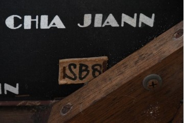 中古　CHIA JIANN(チア・ジアン)　マホガニー材　ヘップルホワイト様式　背もたれの意匠が優美なダイニングチェア2脚セット　(R-090746)