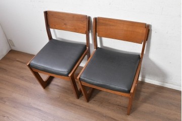 和製ヴィンテージ　本革　チーク材　木製フレームとブラックレザーのコントラストがお洒落なダイニングチェア2脚セット　(R-090749)