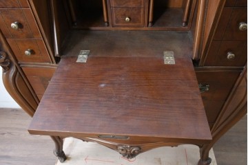 ヨーロッパヴィンテージ　1970年頃から1980年　美品　象嵌細工や曲線的な装飾が美しいビューローキャビネット　(R-090750)