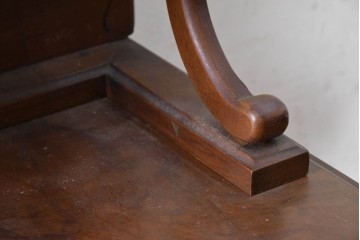 ヨーロッパヴィンテージ　1970年頃から1980年　美品　象嵌細工や曲線的な装飾が美しいビューローキャビネット　(R-090750)
