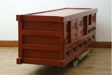 和製ヴィンテージ　昭和後期　朱塗りと黒色金具の対比が美しいローボード　(R-090756)