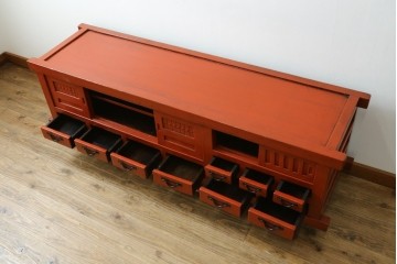 和製ヴィンテージ　昭和後期　朱塗りと黒色金具の対比が美しいローボード　(R-090756)