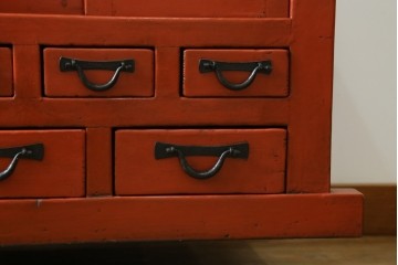 和製ヴィンテージ　昭和後期　朱塗りと黒色金具の対比が美しいローボード　(R-090756)