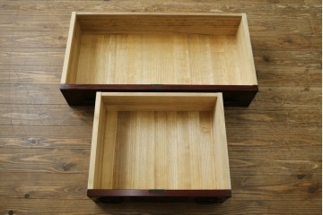 中古　超美品!!　田中家具　重厚な唐獅子牡丹金具と欅の木目を楽しめる二本松欅箪笥　定価約40万円　(R-090757)