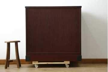 中古　超美品!!　田中家具　重厚な唐獅子牡丹金具と欅の木目を楽しめる二本松欅箪笥　定価約40万円　(R-090757)