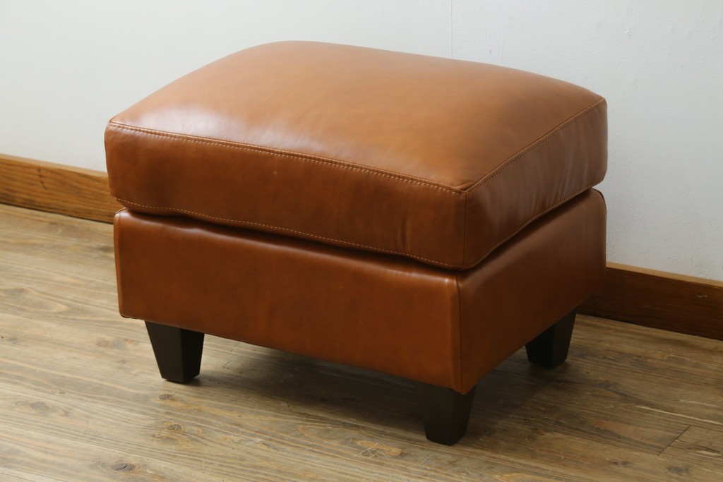 中古　美品　希少な廃番品　IDEE(イデー)　RIRA OTTOMAN(リラ オットマン)　本革　シンプルで取り入れやすいオットマン　(R-090761)