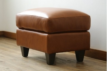 中古　美品　希少な廃番品　IDEE(イデー)　RIRA OTTOMAN(リラ オットマン)　本革　シンプルで取り入れやすいオットマン　(R-090761)