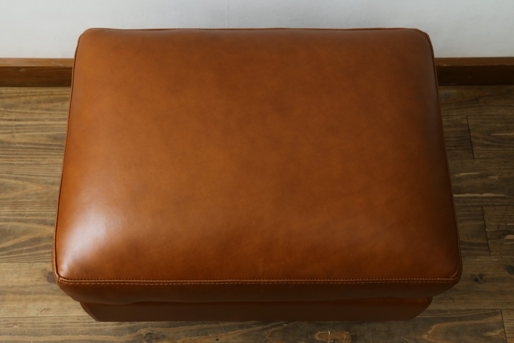 中古　美品　希少な廃番品　IDEE(イデー)　RIRA OTTOMAN(リラ オットマン)　本革　シンプルで取り入れやすいオットマン　(R-090761)