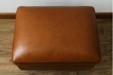中古　美品　希少な廃番品　IDEE(イデー)　RIRA OTTOMAN(リラ オットマン)　本革　シンプルで取り入れやすいオットマン　(R-090761)