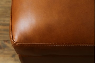 中古　美品　希少な廃番品　IDEE(イデー)　RIRA OTTOMAN(リラ オットマン)　本革　シンプルで取り入れやすいオットマン　(R-090761)