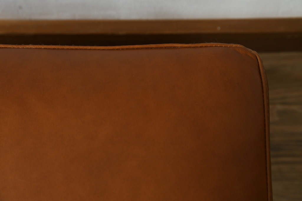 中古　美品　希少な廃番品　IDEE(イデー)　RIRA OTTOMAN(リラ オットマン)　本革　シンプルで取り入れやすいオットマン　(R-090761)