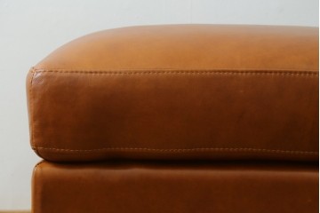 中古　美品　希少な廃番品　IDEE(イデー)　RIRA OTTOMAN(リラ オットマン)　本革　シンプルで取り入れやすいオットマン　(R-090761)