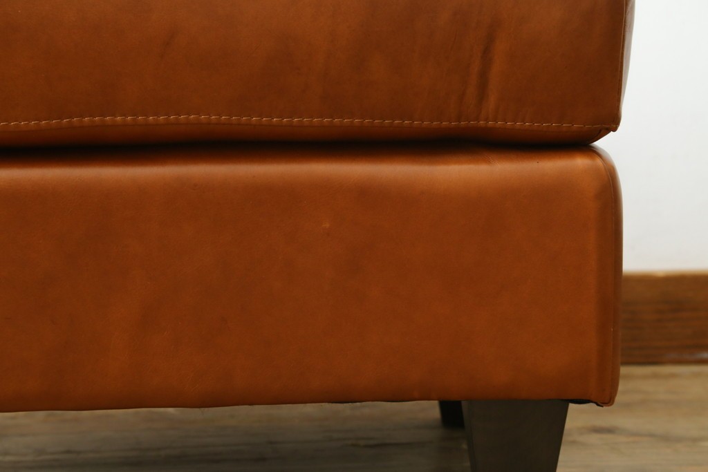中古　美品　希少な廃番品　IDEE(イデー)　RIRA OTTOMAN(リラ オットマン)　本革　シンプルで取り入れやすいオットマン　(R-090761)