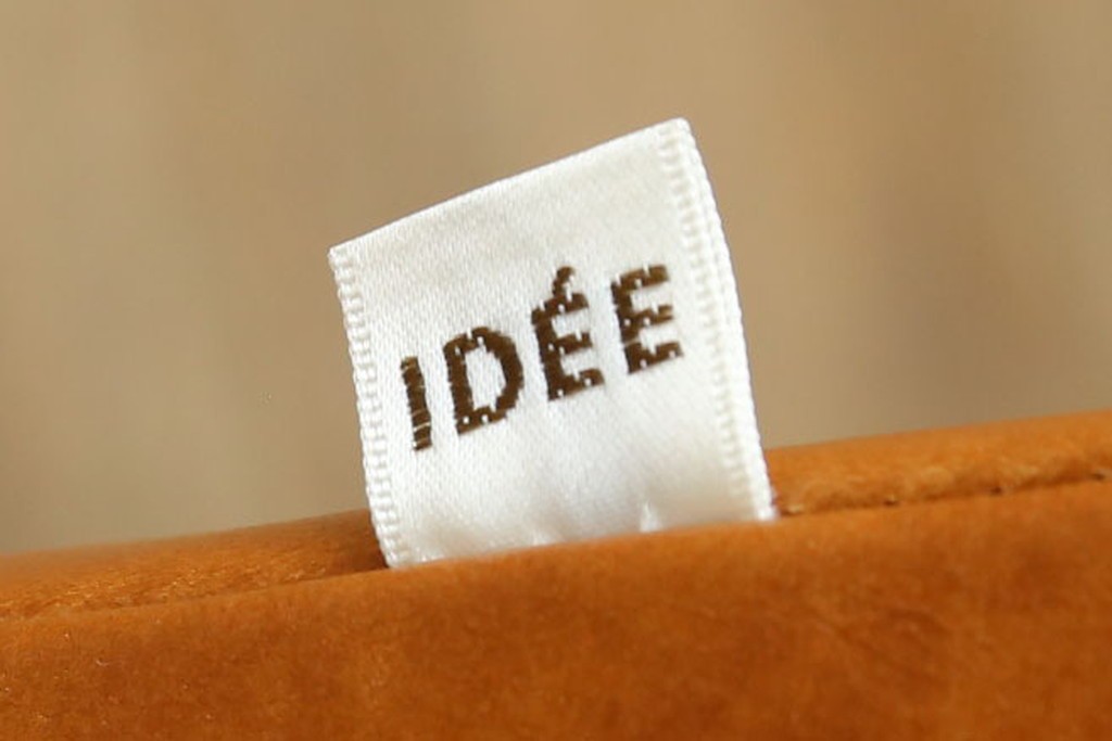 中古　美品　希少な廃番品　IDEE(イデー)　RIRA OTTOMAN(リラ オットマン)　本革　シンプルで取り入れやすいオットマン　(R-090761)