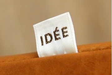 中古　美品　希少な廃番品　IDEE(イデー)　RIRA OTTOMAN(リラ オットマン)　本革　シンプルで取り入れやすいオットマン　(R-090761)