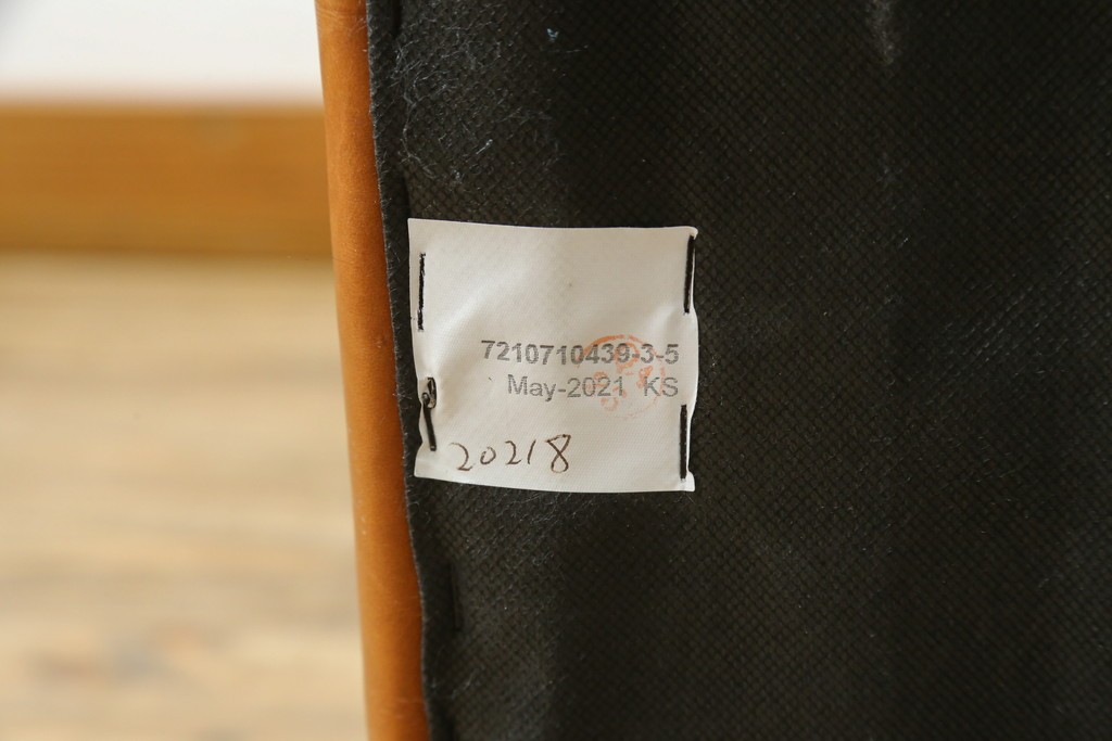 中古　美品　希少な廃番品　IDEE(イデー)　RIRA OTTOMAN(リラ オットマン)　本革　シンプルで取り入れやすいオットマン　(R-090761)