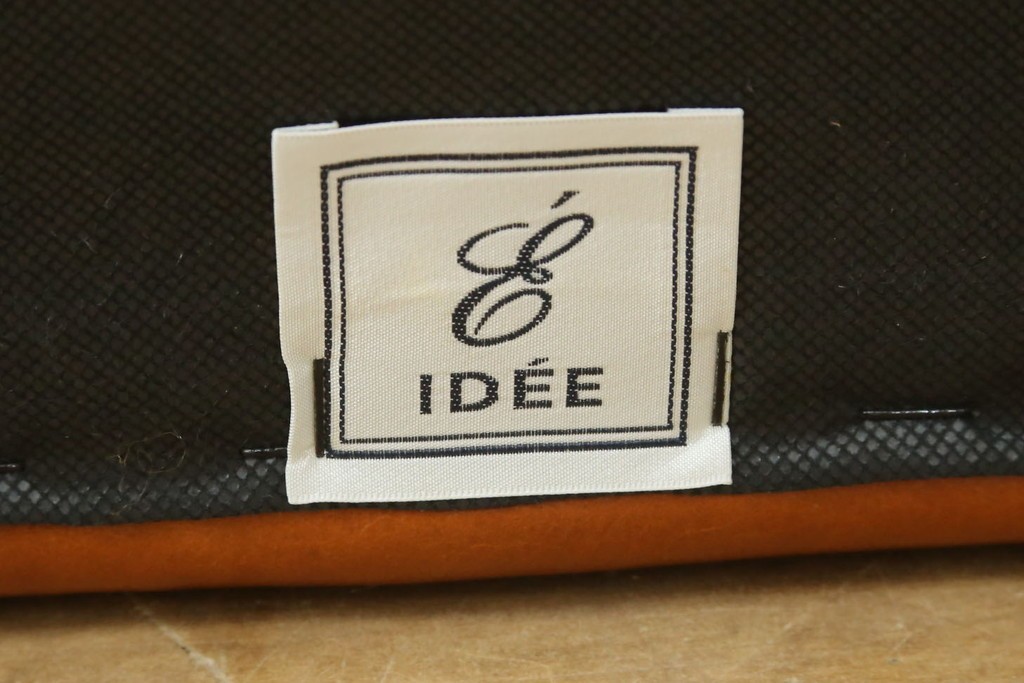 中古　美品　希少な廃番品　IDEE(イデー)　RIRA OTTOMAN(リラ オットマン)　本革　シンプルで取り入れやすいオットマン　(R-090761)