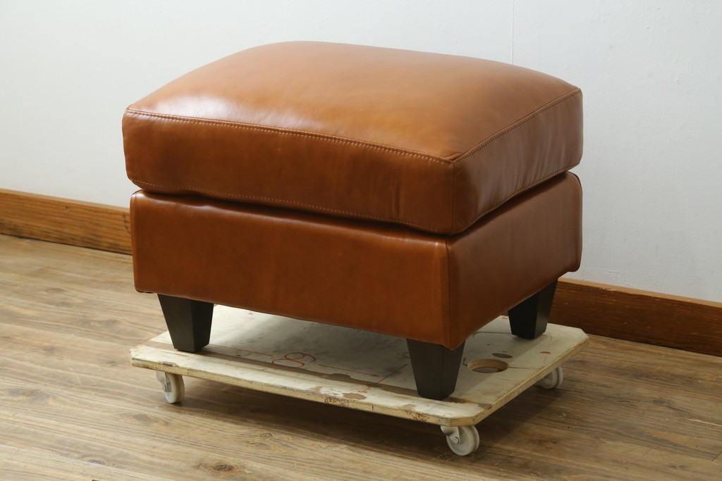 中古　美品　希少な廃番品　IDEE(イデー)　RIRA OTTOMAN(リラ オットマン)　本革　シンプルで取り入れやすいオットマン　(R-090761)