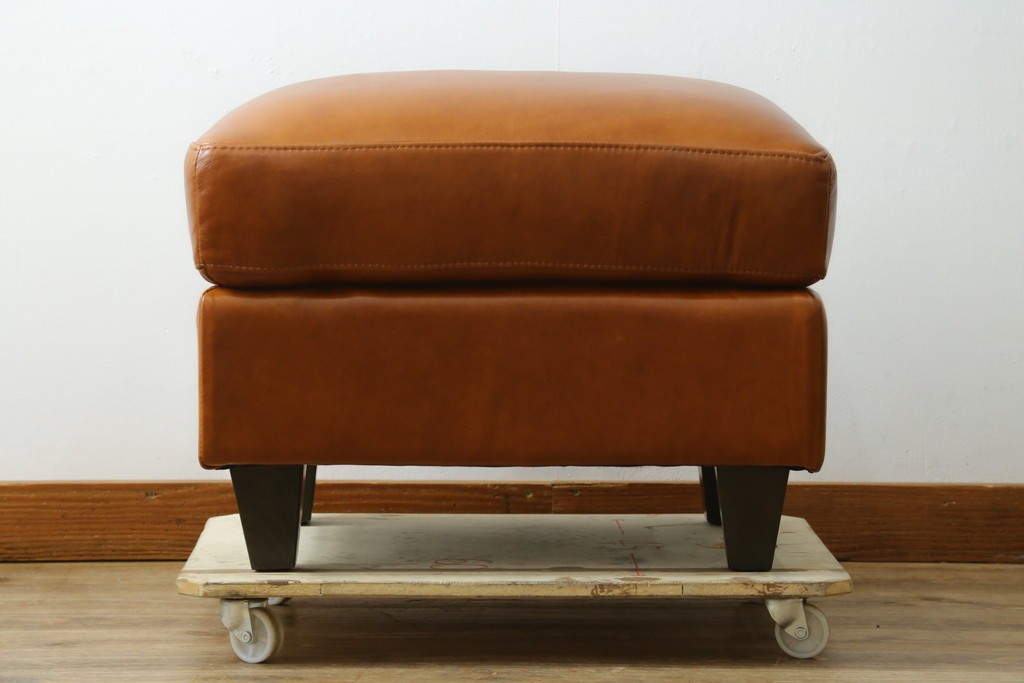 中古　美品　希少な廃番品　IDEE(イデー)　RIRA OTTOMAN(リラ オットマン)　本革　シンプルで取り入れやすいオットマン　(R-090761)