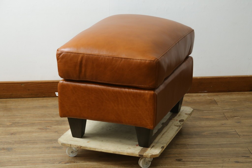 中古　美品　希少な廃番品　IDEE(イデー)　RIRA OTTOMAN(リラ オットマン)　本革　シンプルで取り入れやすいオットマン　(R-090761)