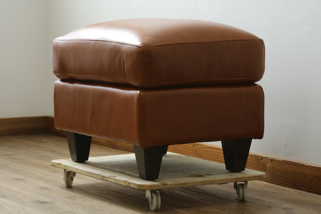 中古　美品　希少な廃番品　IDEE(イデー)　RIRA OTTOMAN(リラ オットマン)　本革　シンプルで取り入れやすいオットマン　(R-090761)