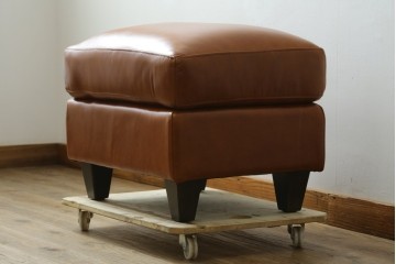 中古　美品　希少な廃番品　IDEE(イデー)　RIRA OTTOMAN(リラ オットマン)　本革　シンプルで取り入れやすいオットマン　(R-090761)