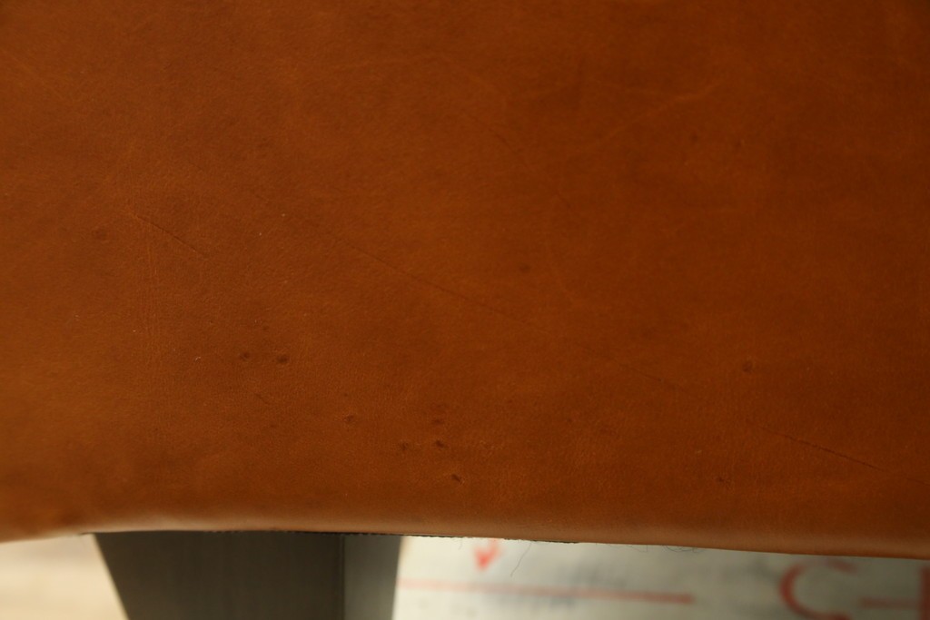中古　美品　希少な廃番品　IDEE(イデー)　RIRA OTTOMAN(リラ オットマン)　本革　シンプルで取り入れやすいオットマン　(R-090761)