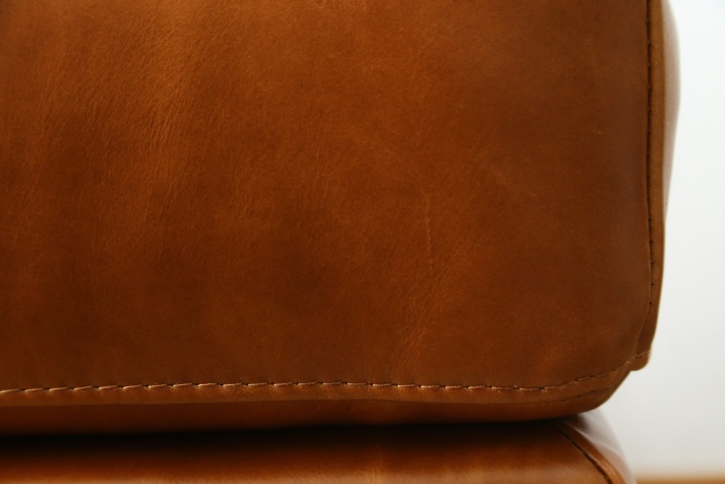 中古　美品　希少な廃番品　IDEE(イデー)　RIRA OTTOMAN(リラ オットマン)　本革　シンプルで取り入れやすいオットマン　(R-090761)