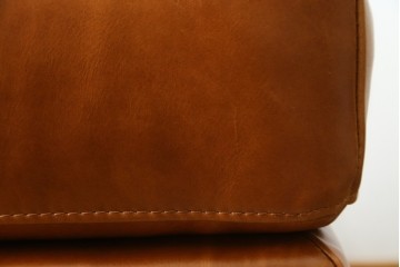 中古　美品　希少な廃番品　IDEE(イデー)　RIRA OTTOMAN(リラ オットマン)　本革　シンプルで取り入れやすいオットマン　(R-090761)