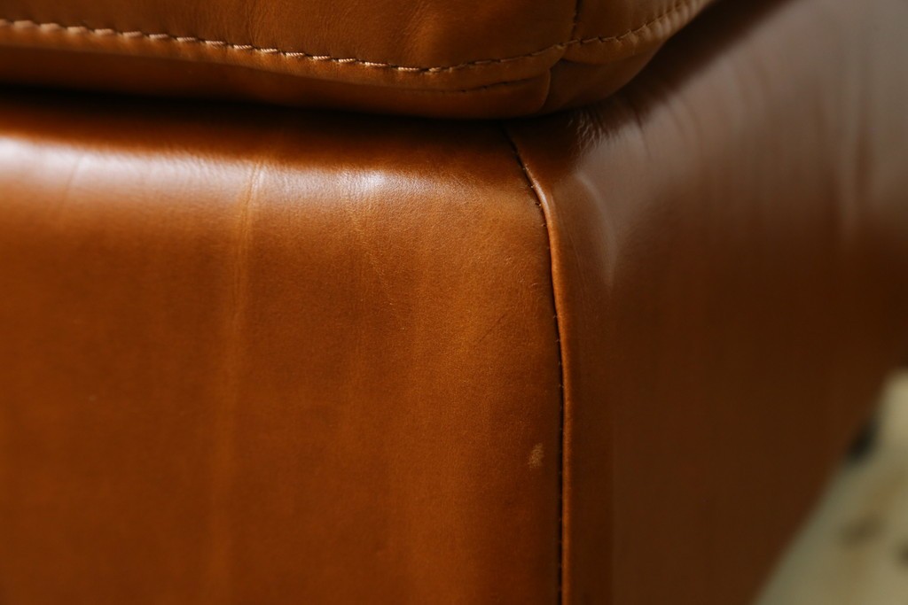 中古　美品　希少な廃番品　IDEE(イデー)　RIRA OTTOMAN(リラ オットマン)　本革　シンプルで取り入れやすいオットマン　(R-090761)