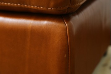 中古　美品　希少な廃番品　IDEE(イデー)　RIRA OTTOMAN(リラ オットマン)　本革　シンプルで取り入れやすいオットマン　(R-090761)