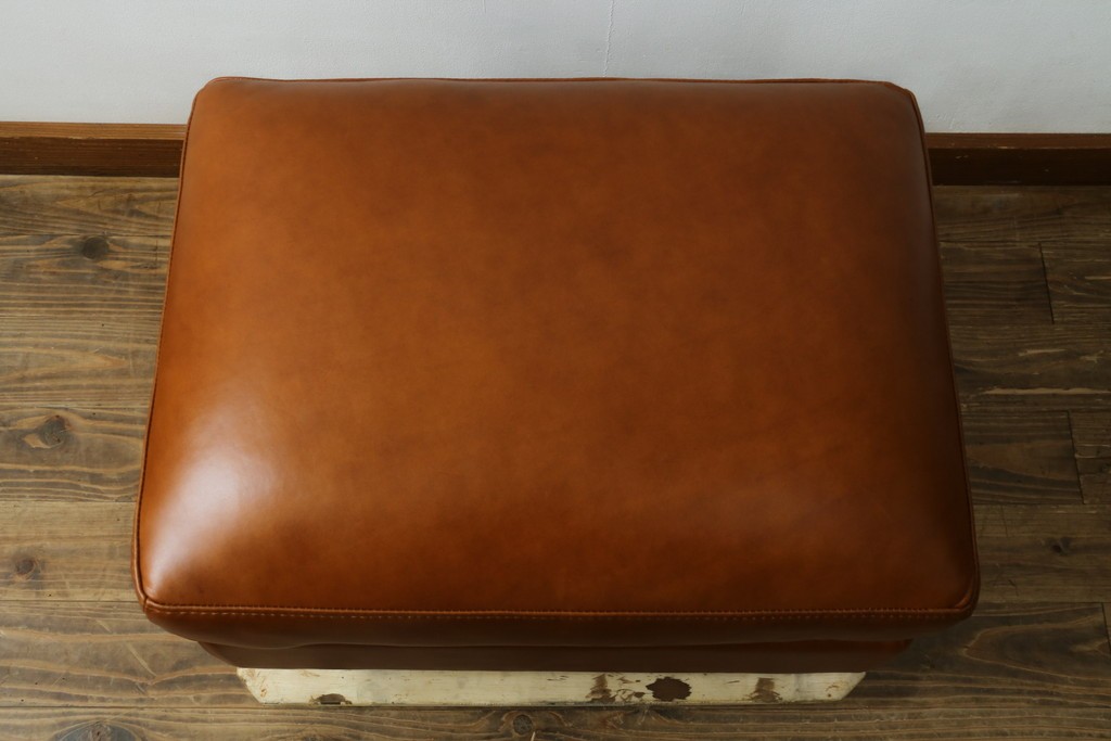 中古　美品　希少な廃番品　IDEE(イデー)　RIRA OTTOMAN(リラ オットマン)　本革　シンプルで取り入れやすいオットマン　(R-090761)