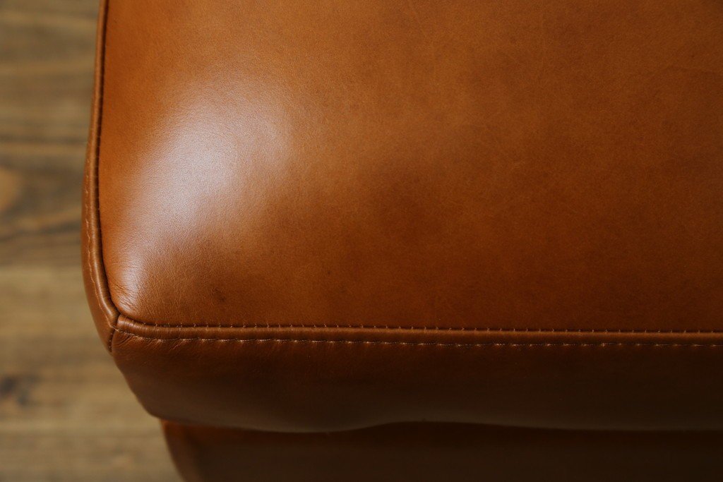 中古　美品　希少な廃番品　IDEE(イデー)　RIRA OTTOMAN(リラ オットマン)　本革　シンプルで取り入れやすいオットマン　(R-090761)