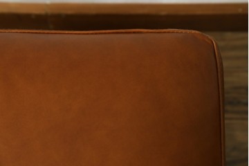 中古　美品　希少な廃番品　IDEE(イデー)　RIRA OTTOMAN(リラ オットマン)　本革　シンプルで取り入れやすいオットマン　(R-090761)