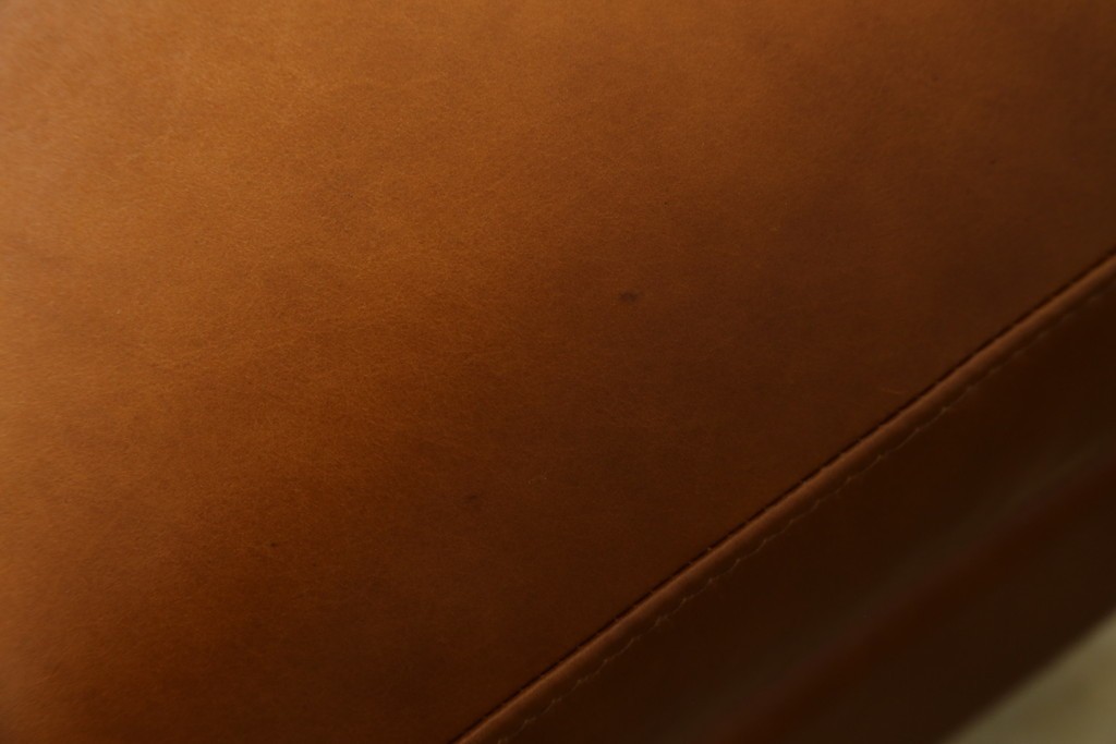 中古　美品　希少な廃番品　IDEE(イデー)　RIRA OTTOMAN(リラ オットマン)　本革　シンプルで取り入れやすいオットマン　(R-090761)
