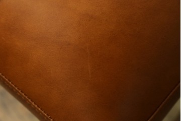 中古　美品　希少な廃番品　IDEE(イデー)　RIRA OTTOMAN(リラ オットマン)　本革　シンプルで取り入れやすいオットマン　(R-090761)