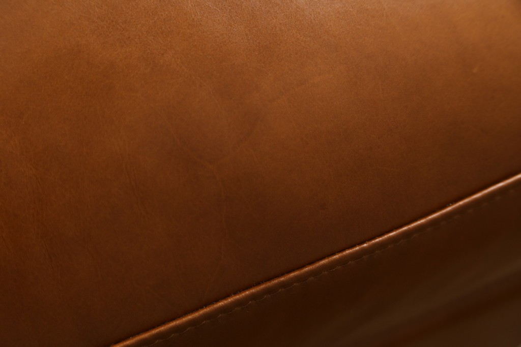 中古　美品　希少な廃番品　IDEE(イデー)　RIRA OTTOMAN(リラ オットマン)　本革　シンプルで取り入れやすいオットマン　(R-090761)