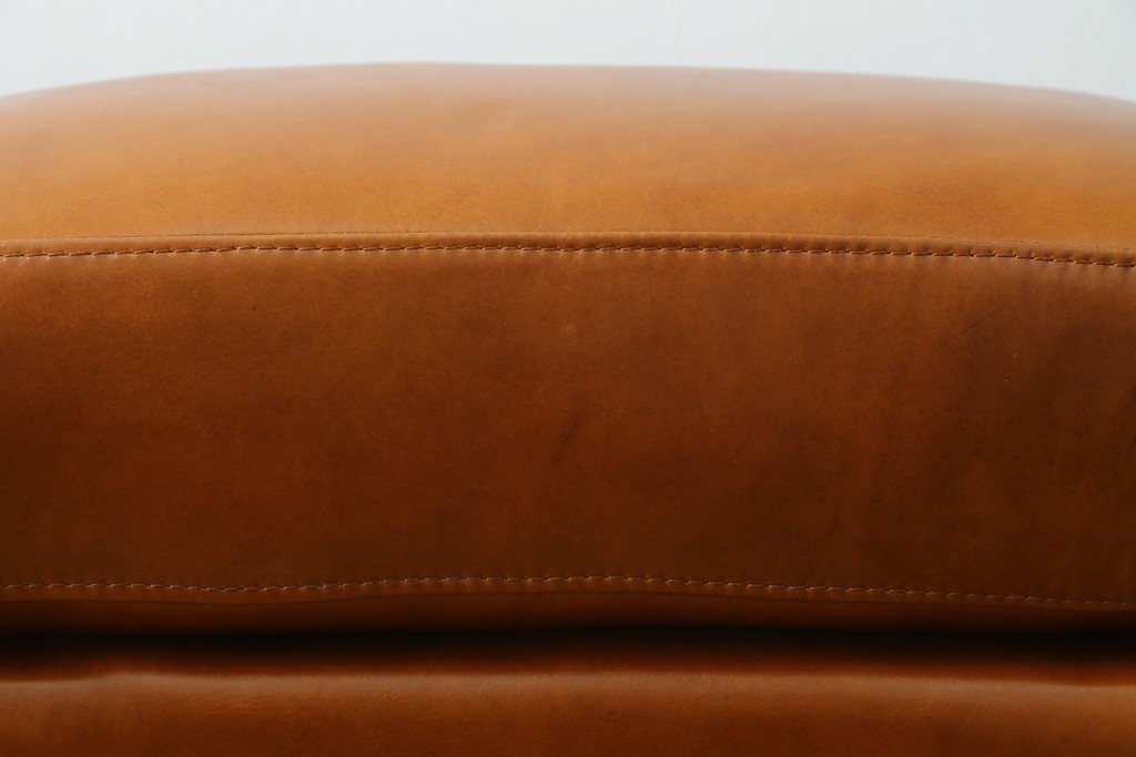中古　美品　希少な廃番品　IDEE(イデー)　RIRA OTTOMAN(リラ オットマン)　本革　シンプルで取り入れやすいオットマン　(R-090761)