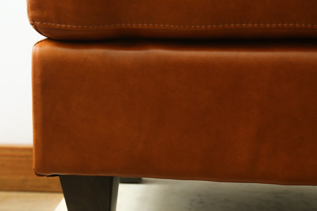 中古　美品　希少な廃番品　IDEE(イデー)　RIRA OTTOMAN(リラ オットマン)　本革　シンプルで取り入れやすいオットマン　(R-090761)