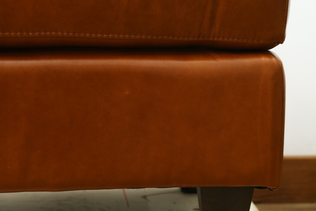 中古　美品　希少な廃番品　IDEE(イデー)　RIRA OTTOMAN(リラ オットマン)　本革　シンプルで取り入れやすいオットマン　(R-090761)