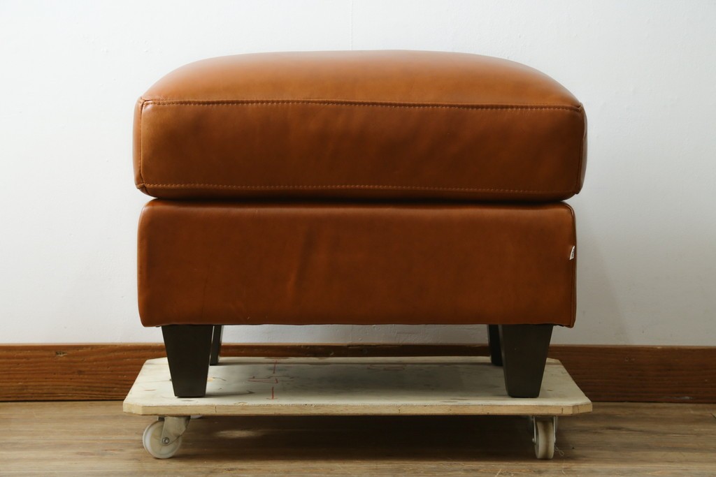 中古　美品　希少な廃番品　IDEE(イデー)　RIRA OTTOMAN(リラ オットマン)　本革　シンプルで取り入れやすいオットマン　(R-090761)