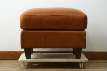 中古　美品　希少な廃番品　IDEE(イデー)　RIRA OTTOMAN(リラ オットマン)　本革　シンプルで取り入れやすいオットマン　(R-090761)