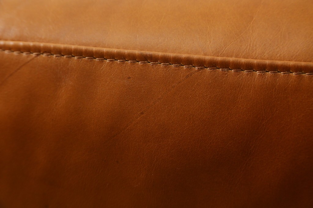 中古　美品　希少な廃番品　IDEE(イデー)　RIRA OTTOMAN(リラ オットマン)　本革　シンプルで取り入れやすいオットマン　(R-090761)