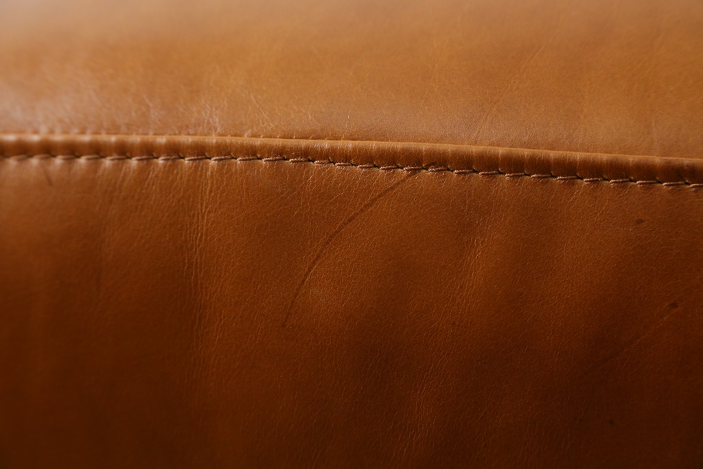 中古　美品　希少な廃番品　IDEE(イデー)　RIRA OTTOMAN(リラ オットマン)　本革　シンプルで取り入れやすいオットマン　(R-090761)