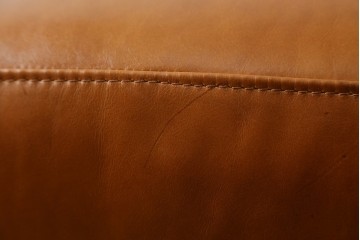 中古　美品　希少な廃番品　IDEE(イデー)　RIRA OTTOMAN(リラ オットマン)　本革　シンプルで取り入れやすいオットマン　(R-090761)