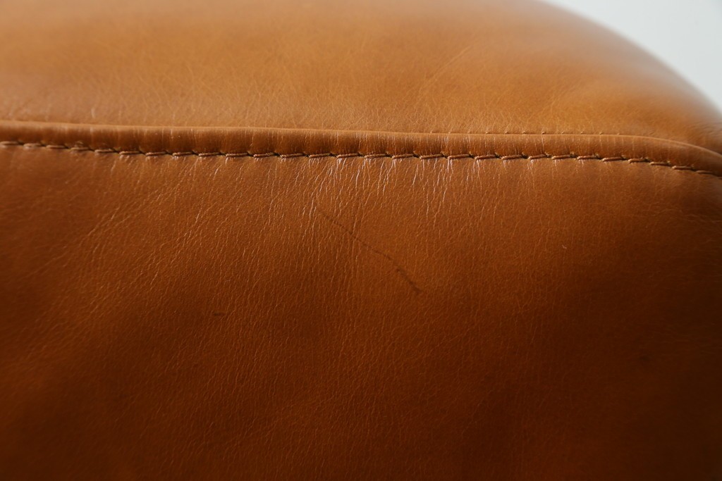 中古　美品　希少な廃番品　IDEE(イデー)　RIRA OTTOMAN(リラ オットマン)　本革　シンプルで取り入れやすいオットマン　(R-090761)