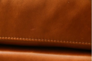 中古　美品　希少な廃番品　IDEE(イデー)　RIRA OTTOMAN(リラ オットマン)　本革　シンプルで取り入れやすいオットマン　(R-090761)