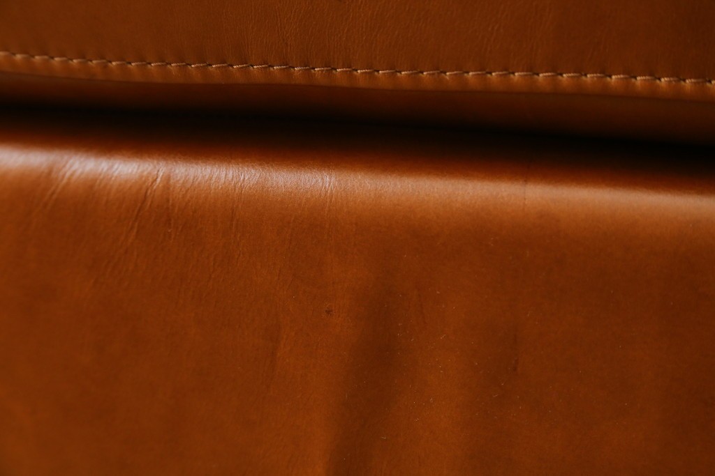 中古　美品　希少な廃番品　IDEE(イデー)　RIRA OTTOMAN(リラ オットマン)　本革　シンプルで取り入れやすいオットマン　(R-090761)