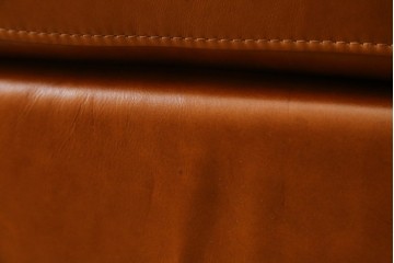 中古　美品　希少な廃番品　IDEE(イデー)　RIRA OTTOMAN(リラ オットマン)　本革　シンプルで取り入れやすいオットマン　(R-090761)