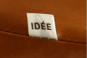 中古　美品　希少な廃番品　IDEE(イデー)　RIRA OTTOMAN(リラ オットマン)　本革　シンプルで取り入れやすいオットマン　(R-090761)